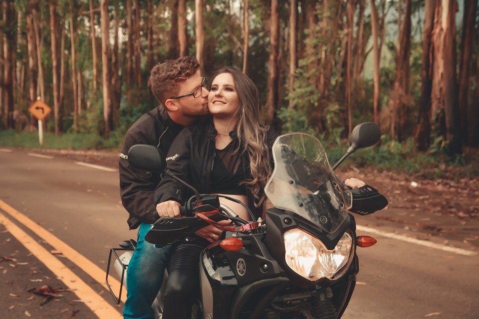 A ENCANTADORA ESPERA POR LAURA